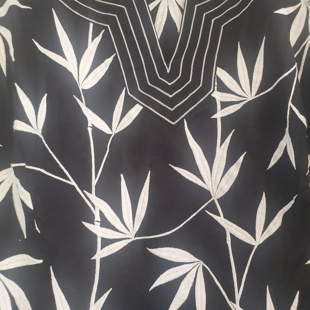 TALBOTS Size 18W Petite B&W 3/4 sleeve palm print tunic top with side zipper - Picture 5 of 9